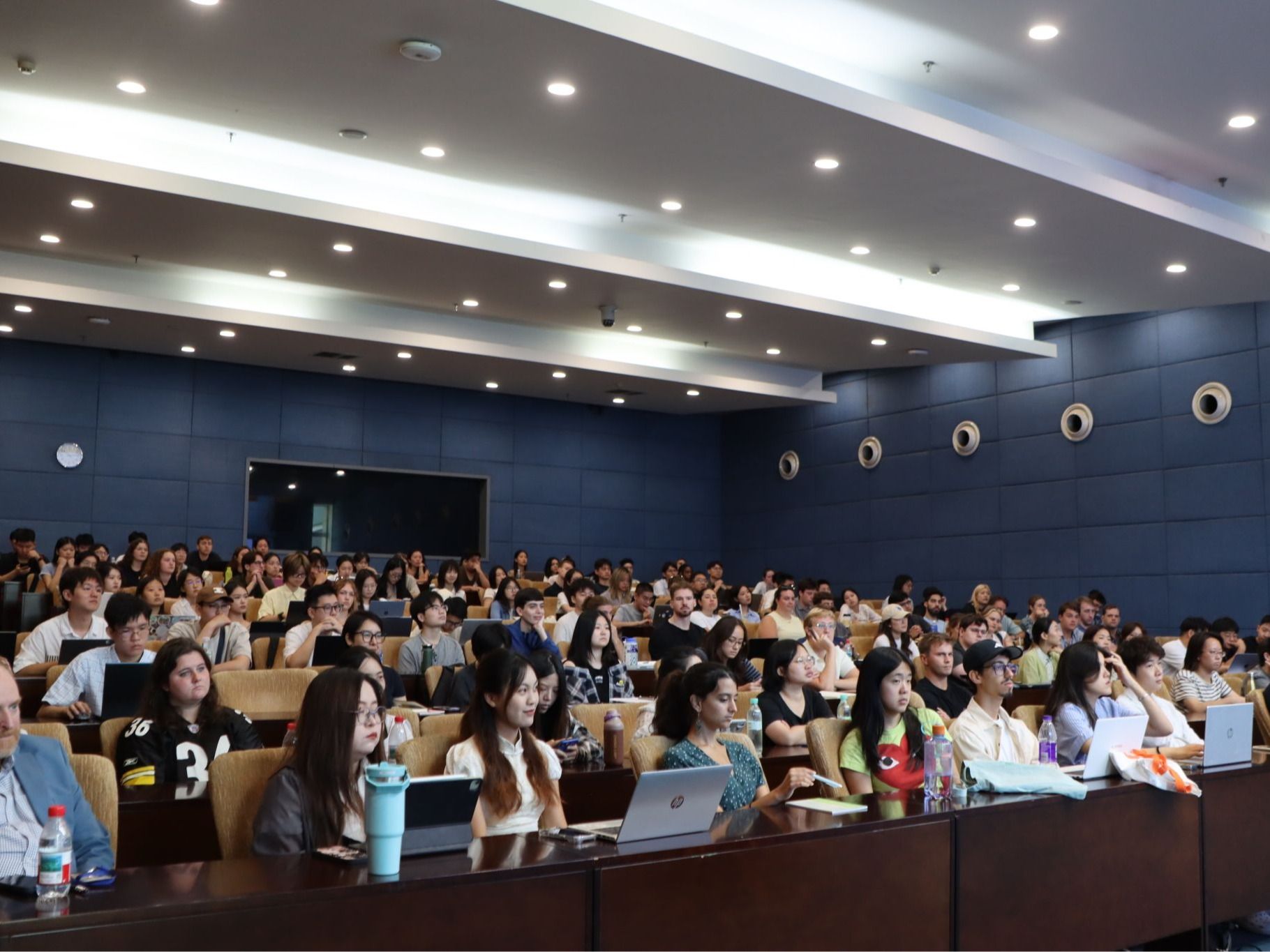 中美中心举行2026年新生入学教育活动
